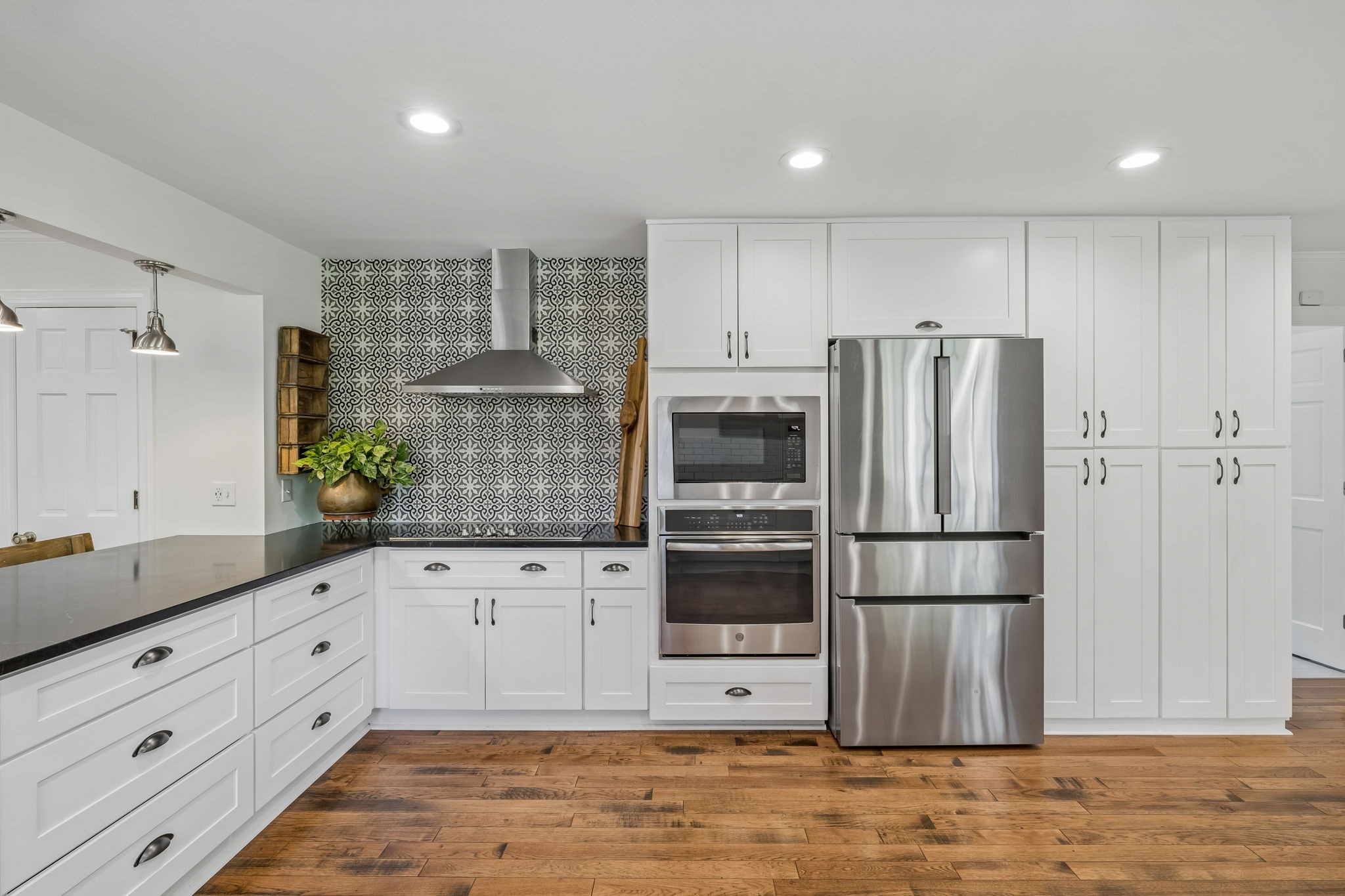3007 Braintree Road Franklin, TN 37069 - Photo 20 of 71 a kitchen with stainless steel appliances granite countertop a refrigerator and a sink