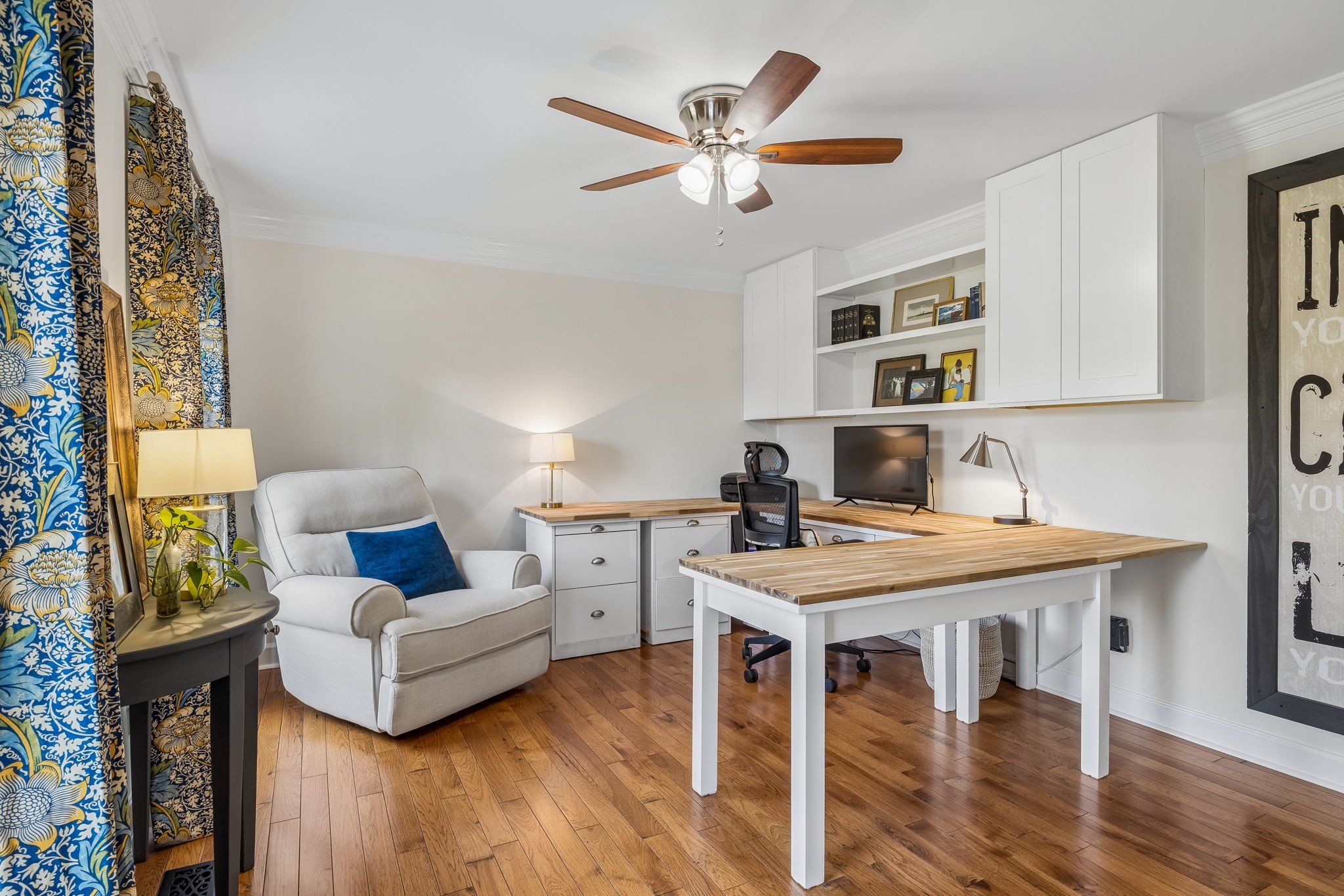 3007 Braintree Road Franklin, TN 37069 - Photo 25 of 71 a workspace with furniture and wooden floor