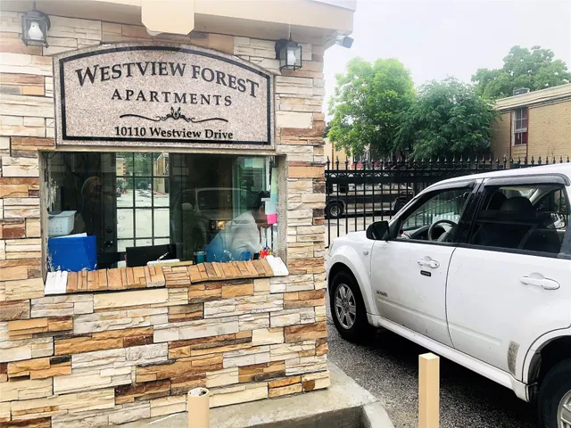 $1,400 | 10110 Westview Drive, Unit 1008, Houston, TX 77043