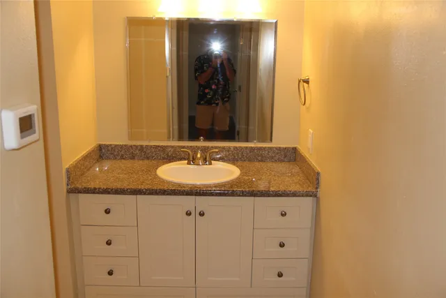 $1,400 | 10110 Westview Drive, Unit 1008, Houston, TX 77043