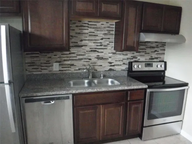 $1,400 | 10110 Westview Drive, Unit 1008, Houston, TX 77043