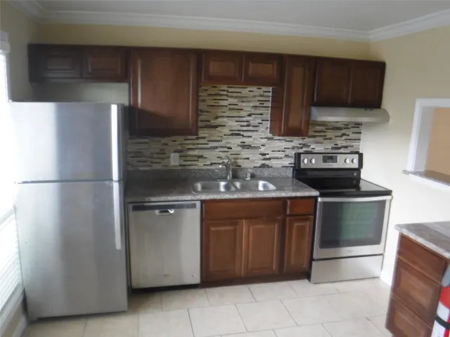 $1,400 | 10110 Westview Drive, Unit 1008, Houston, TX 77043