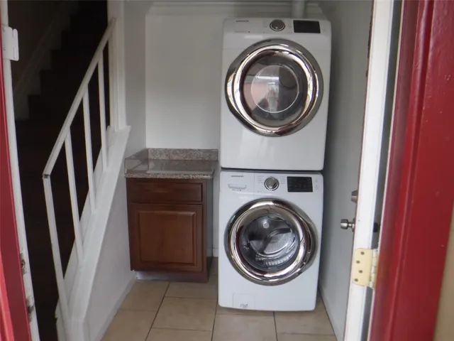 $1,400 | 10110 Westview Drive, Unit 1008, Houston, TX 77043