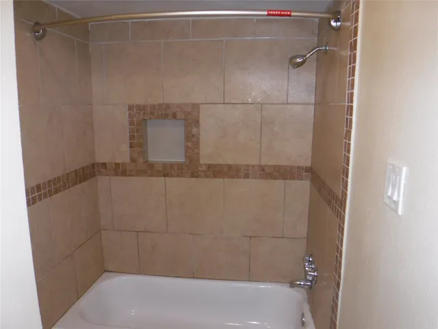 $1,400 | 10110 Westview Drive, Unit 1008, Houston, TX 77043