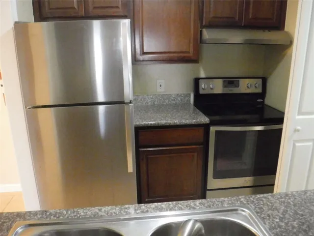 $1,400 | 10110 Westview Drive, Unit 1008, Houston, TX 77043