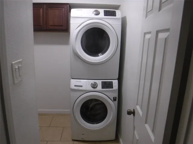 $1,400 | 10110 Westview Drive, Unit 1008, Houston, TX 77043