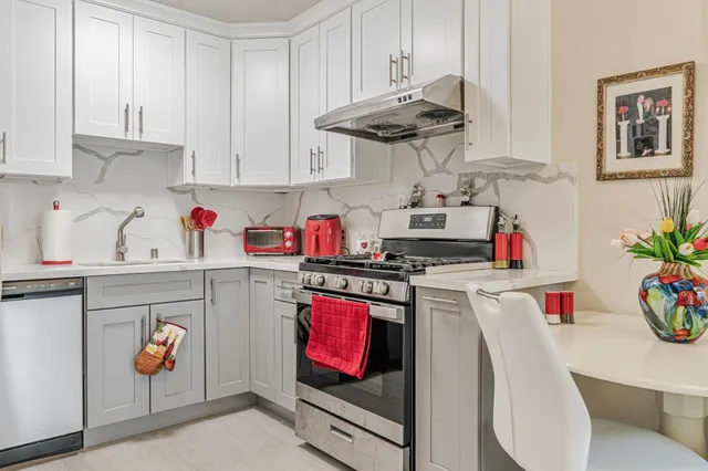 $488,888 | 101 Blossom Circle, Unit H, San Mateo, CA 94403