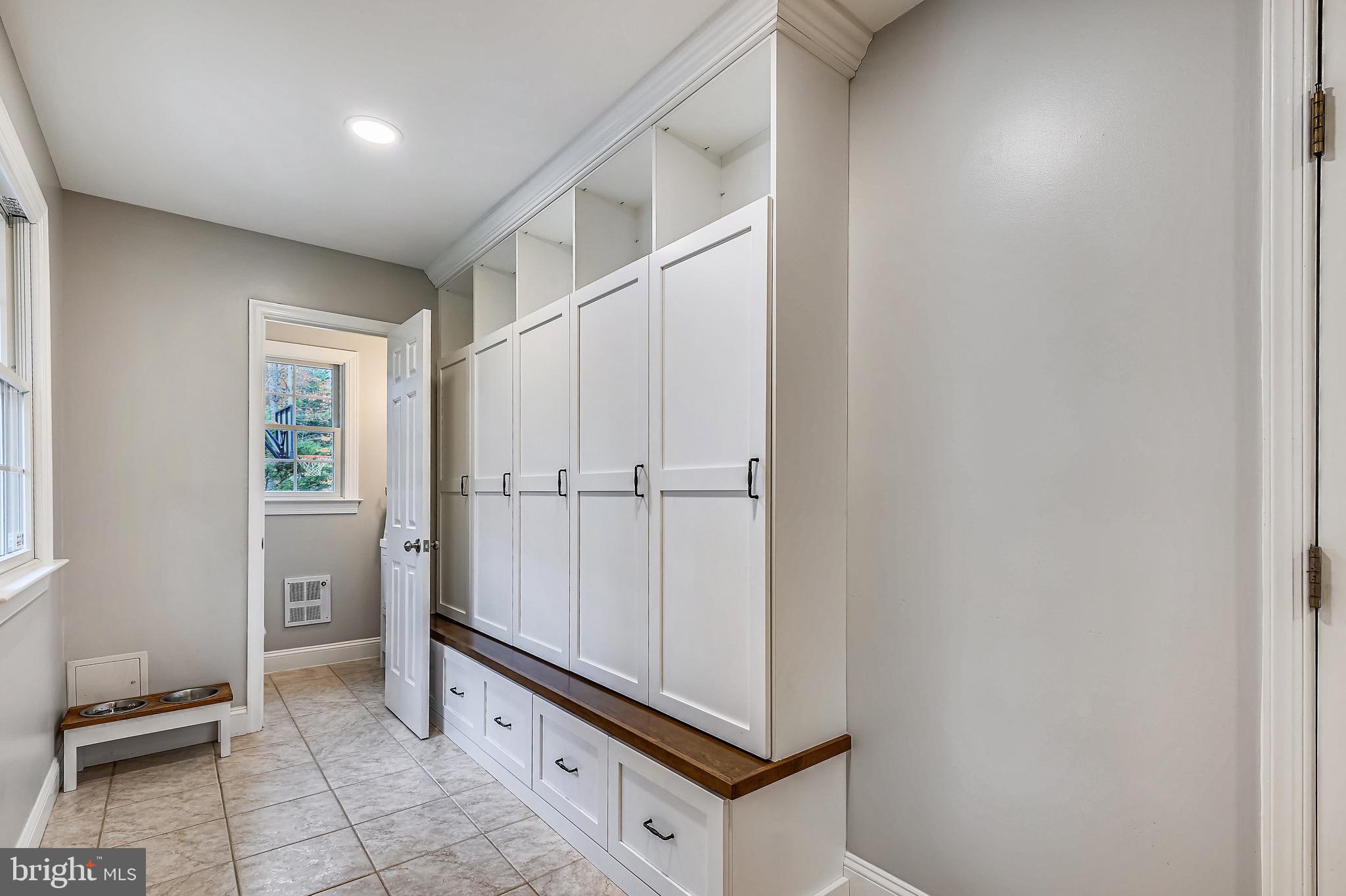 3463 Godspeed Road Davidsonville, MD 21035 - Photo 25 of 81 Mudroom