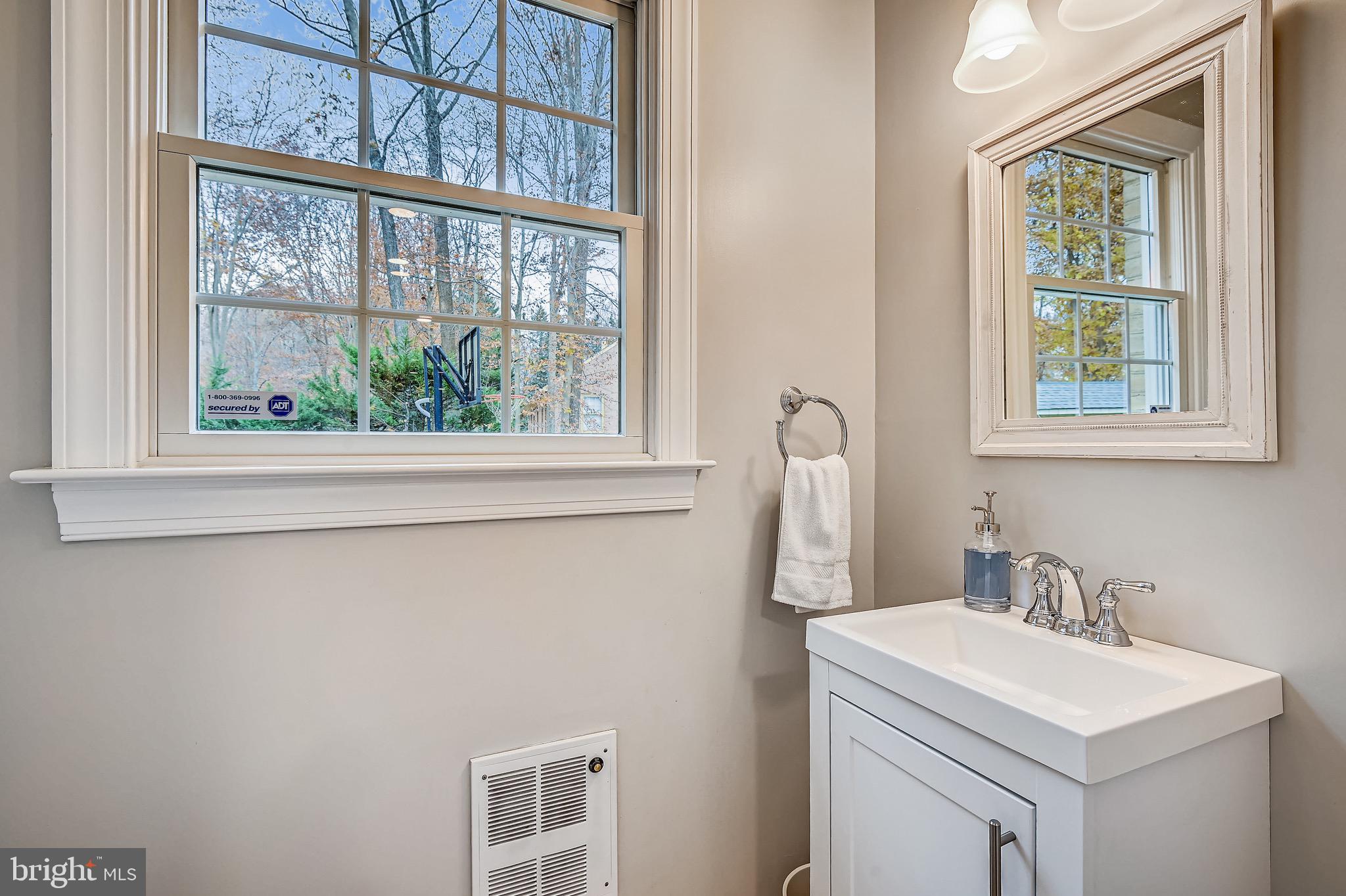 3463 Godspeed Road Davidsonville, MD 21035 - Photo 27 of 81 Half-bath