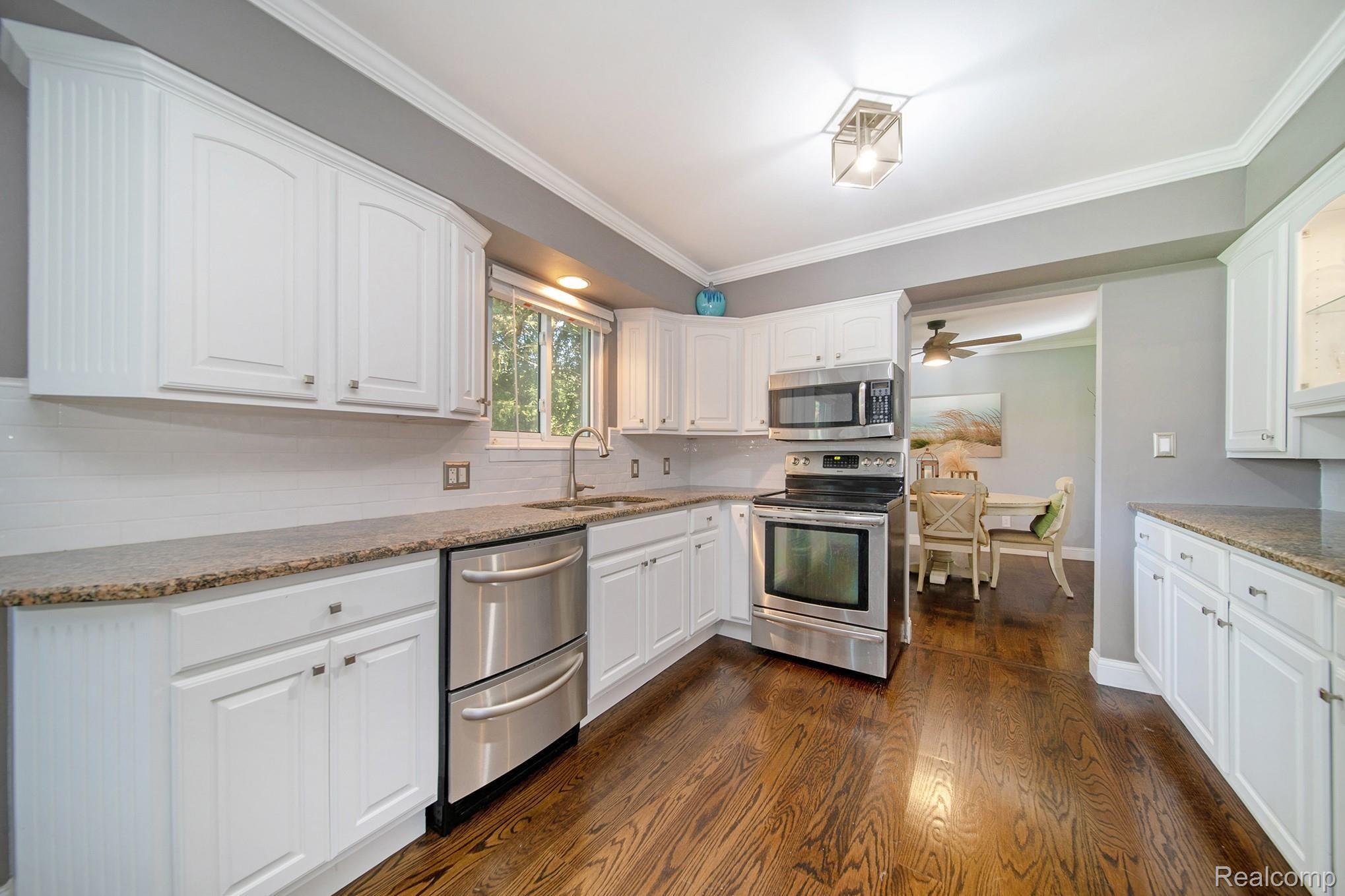 373 Gunder Drive Rochester, MI 48309 - Photo 5 of 39 Photo (2).jpg