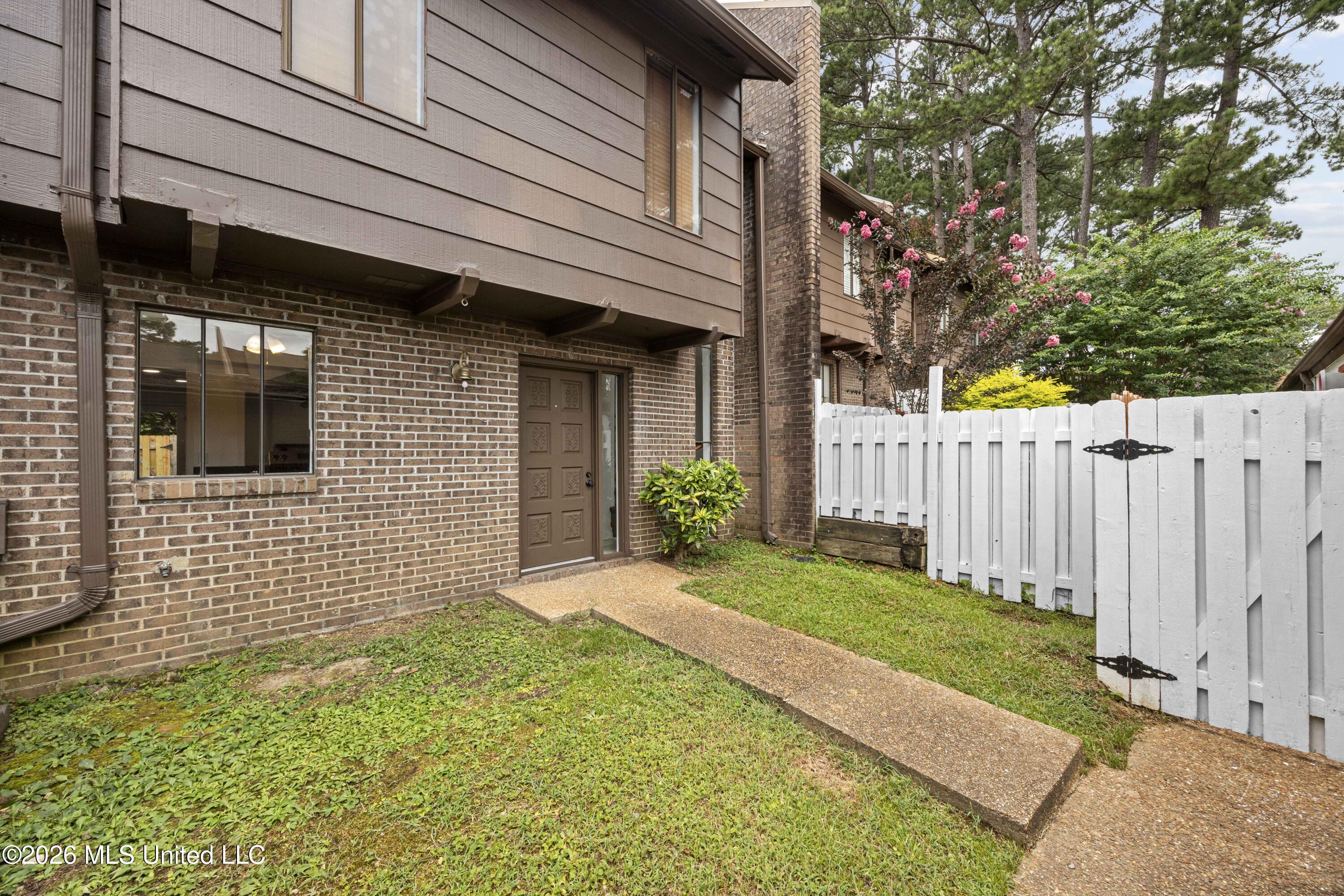 1255 East County Line Road, Unit L6 Jackson, MS 39211 - Photo 2 of 24 EOSR0163