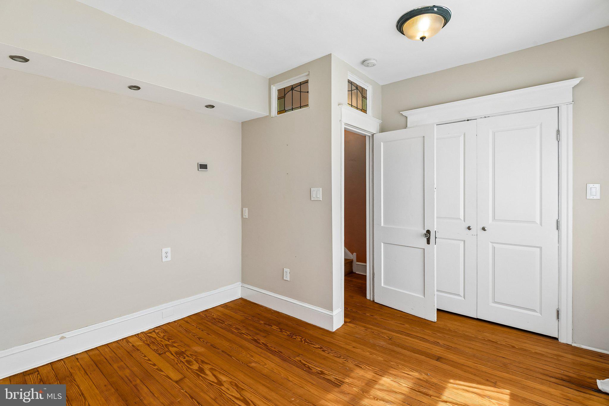 527 South 7th Street, Unit 1 Philadelphia, PA 19147 - Photo 24 of 33 Bright and airy entryway charm.