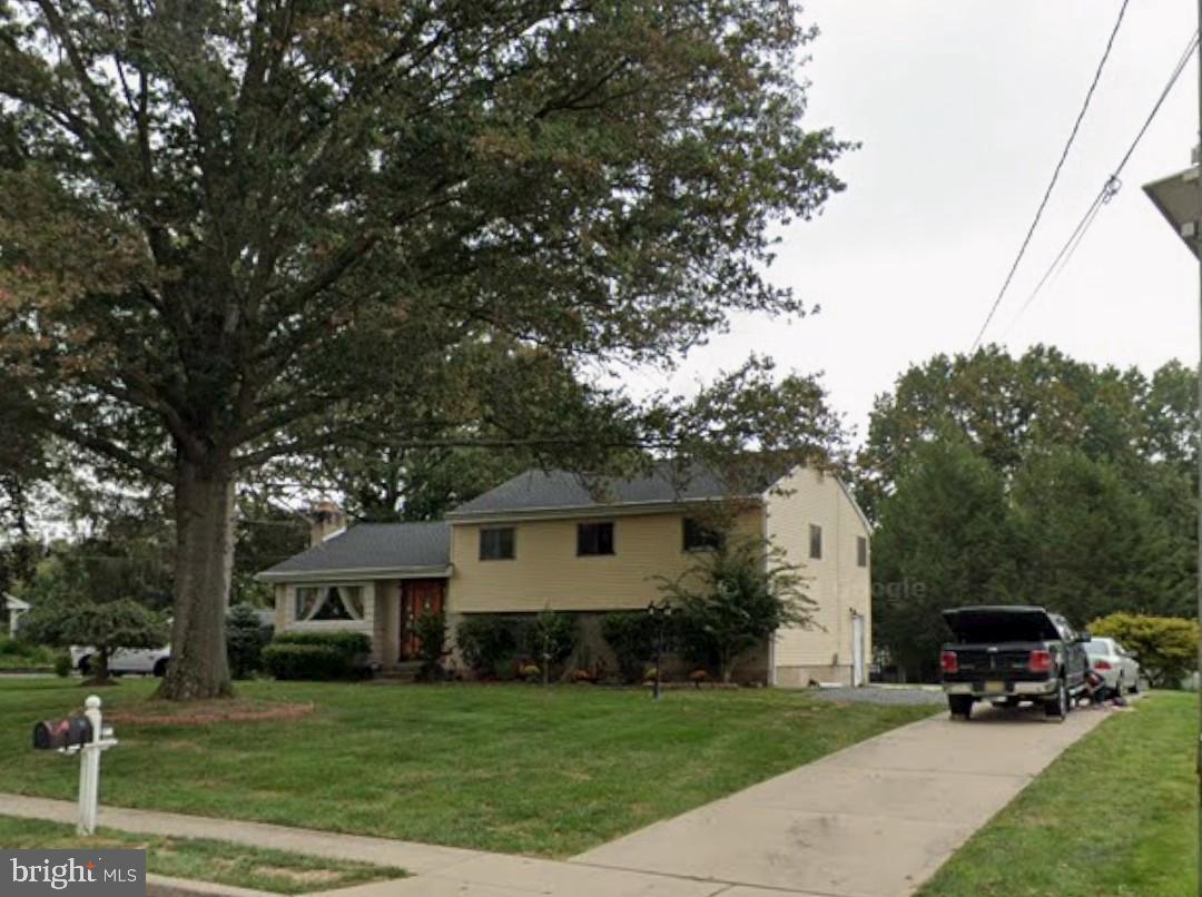 a car parked in front of white house