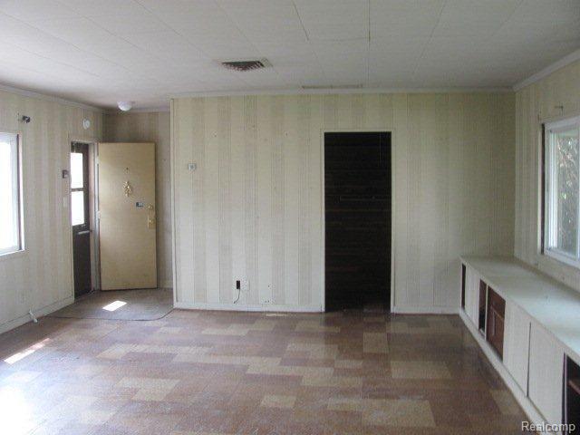 3301 Beecher Road Flint, MI 48503 - Photo 5 of 8 8interior