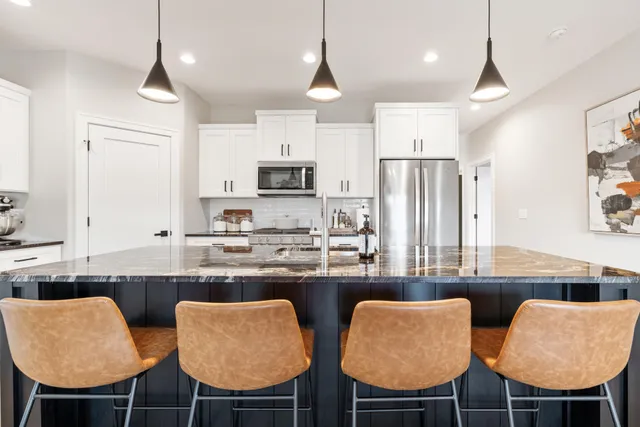 $2,795 | 1870 Woodland Way, Unit 4331, Slinger, WI 53086