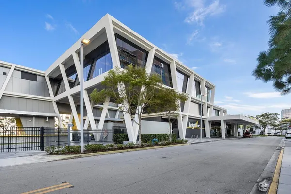 $6,500 | 550 Okeechobee Boulevard, Unit LPH07, West Palm Beach, FL 33401