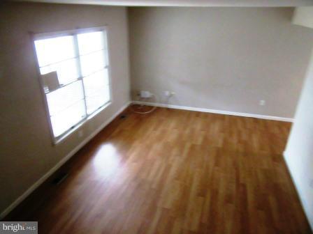 7850 West Shore Road Pasadena, MD 21122 - Photo 4 of 28 Living Room