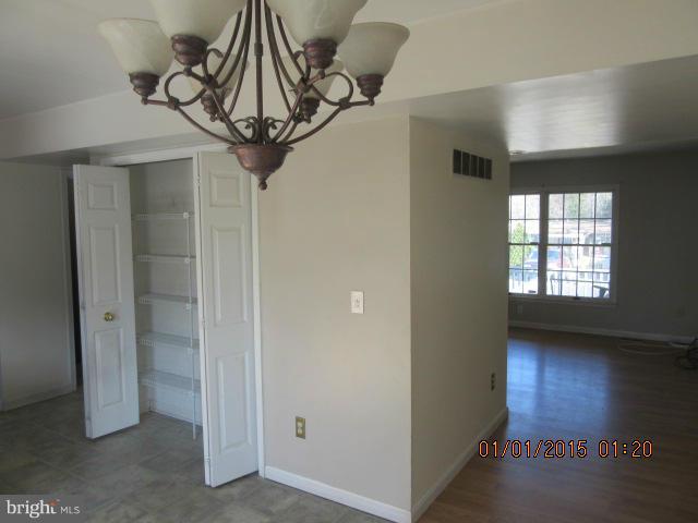 7850 West Shore Road Pasadena, MD 21122 - Photo 8 of 28 Interior (General)