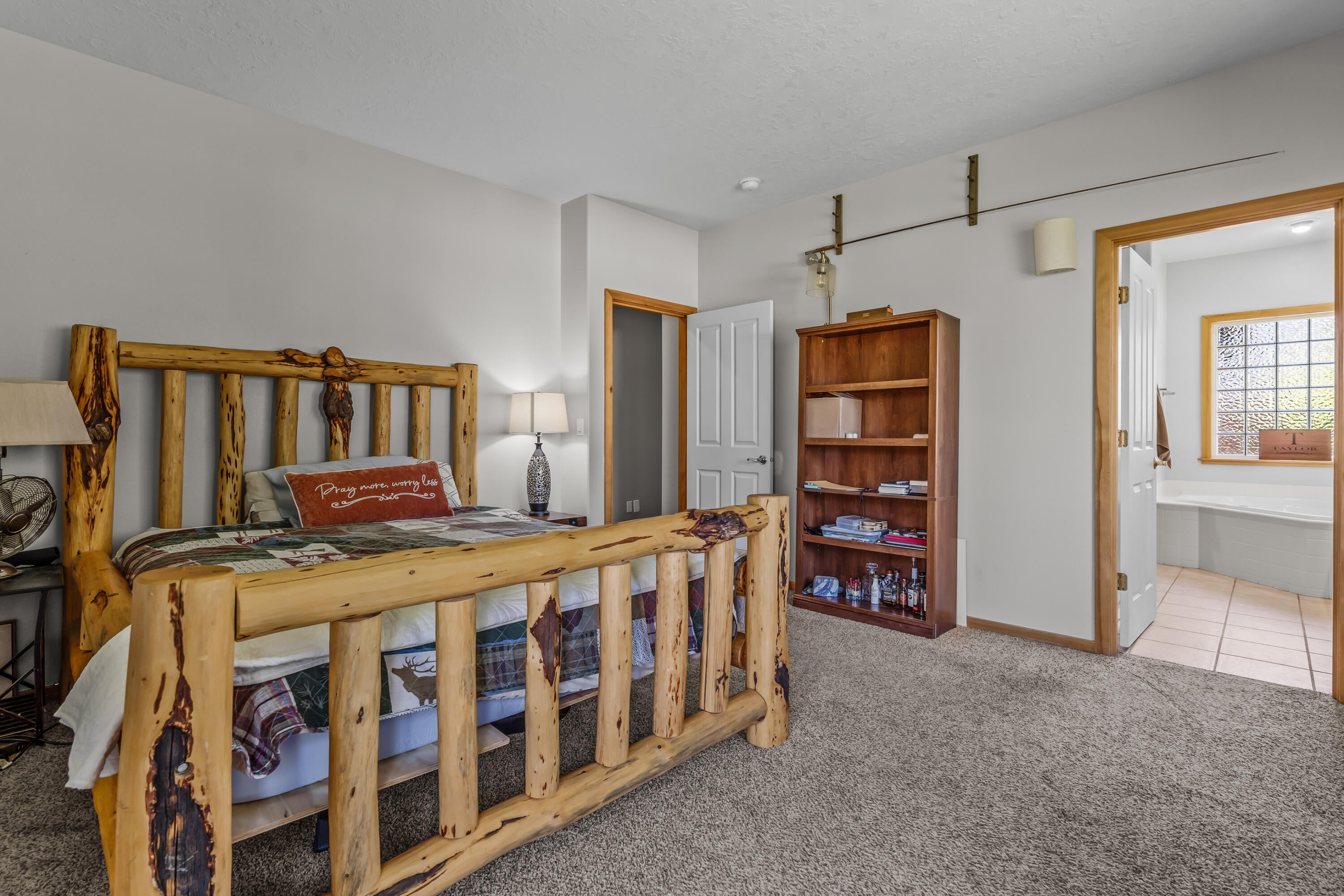 2625 Southwest 37th Street Redmond, OR 97756 - Photo 18 of 26 2023_06_05_2625_sw_37th_st_rdm-15