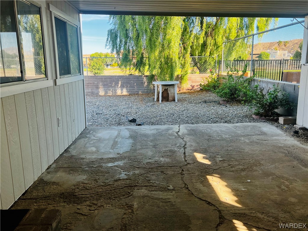 1427 Lause Road Bullhead City, AZ 86442 - Photo 4 of 21