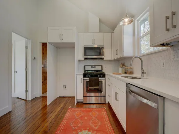 $2,900 | 66 1/2 Navasota Street, Unit B, Austin, TX 78702