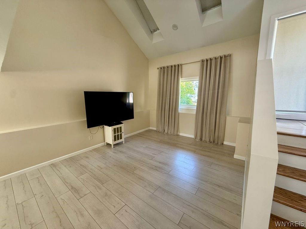 890 Klein Road Amherst, NY 14221 - Photo 18 of 48 Living Room