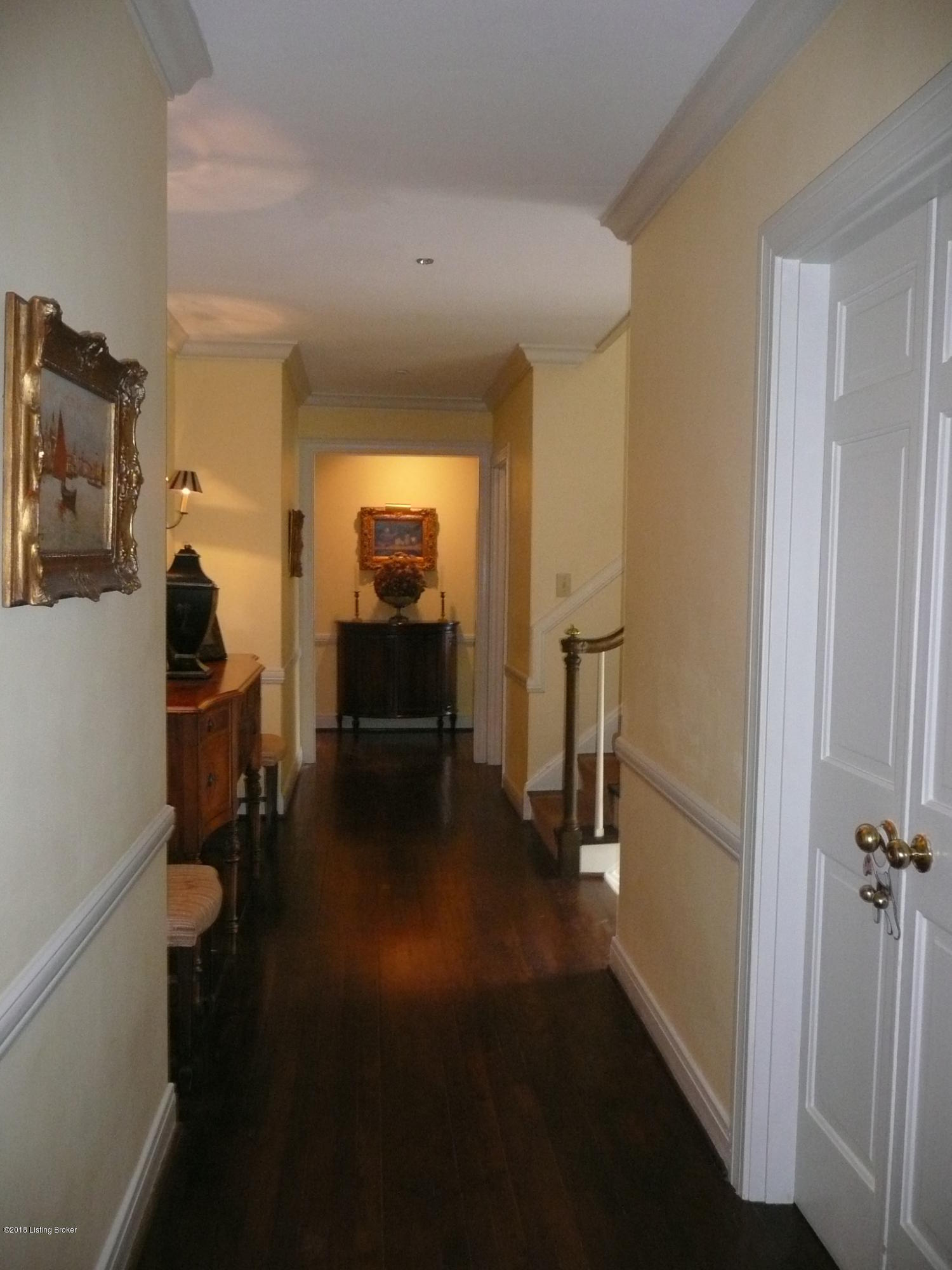 431 Lightfoot Road Louisville, KY 40207 - Photo 15 of 54 P1090061