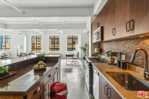 $1,045,000 | 849 South Broadway, Unit 604, Los Angeles, CA 90014