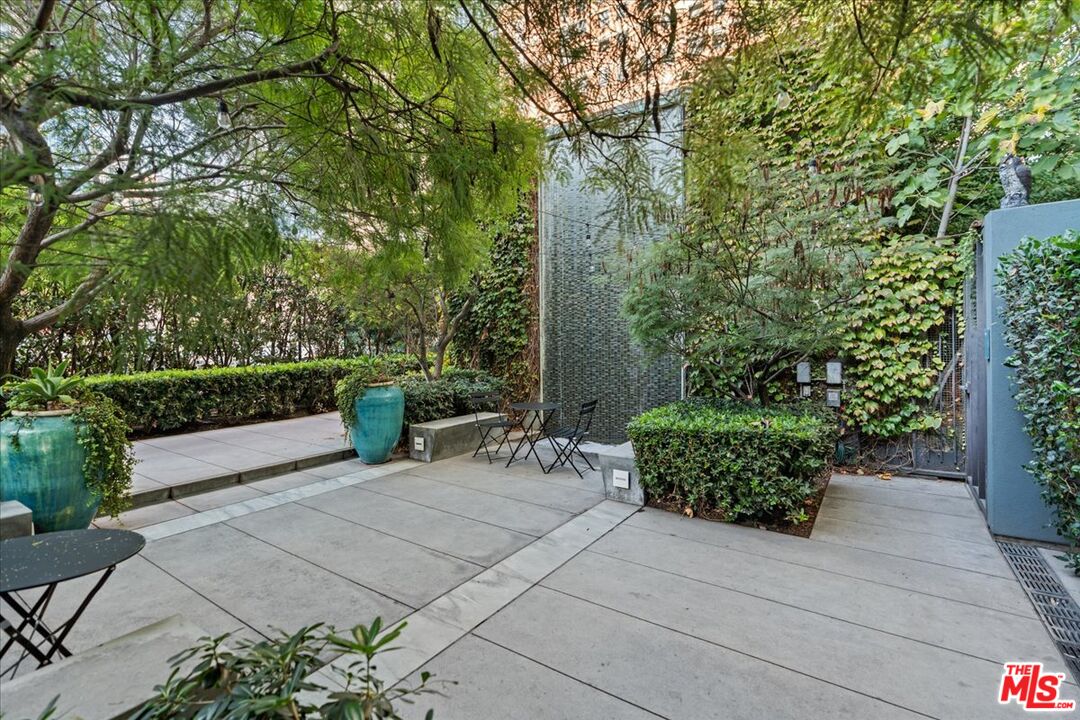 849 South Broadway, Unit 604 Los Angeles, CA 90014 - Photo 33 of 43 a view of two chairs in a patio