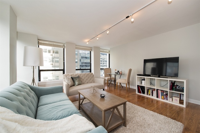 260 East Chestnut Street, Unit 2102 Chicago, IL 60611 - Photo 3 of 15