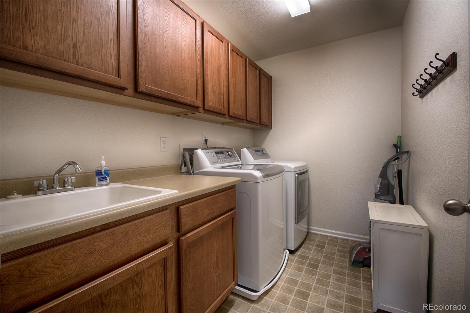 10459 Meadowleaf Way Highlands Ranch, CO 80126 - Photo 21 of 33 a utility room with sink dryer and washer