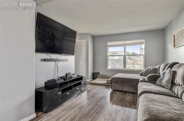 Living Room off front entry has laminate flooring
