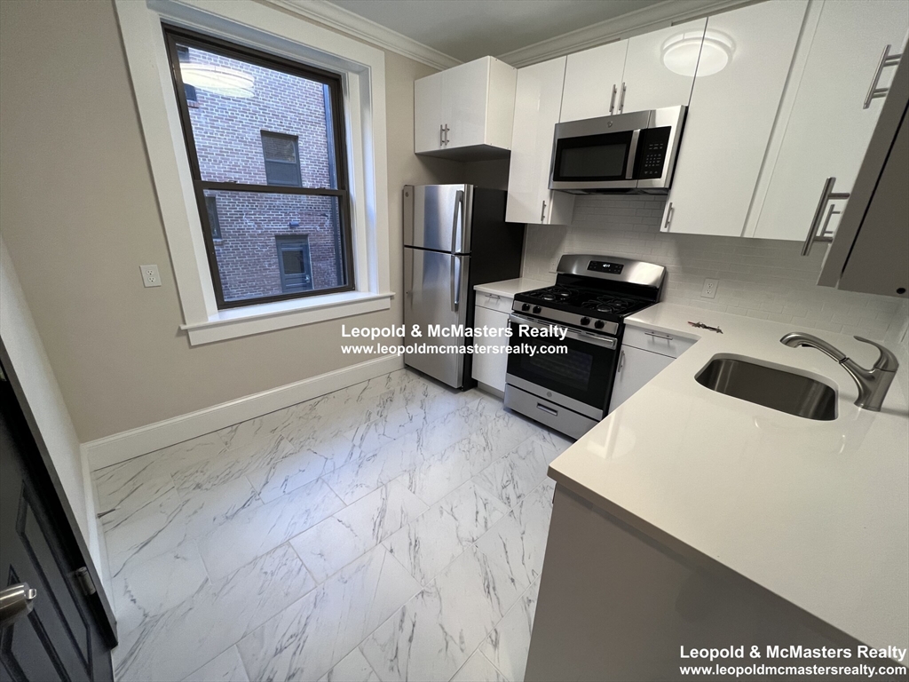 96 Longwood Avenue, Unit 1 Brookline, MA 02446 - Photo 2 of 12