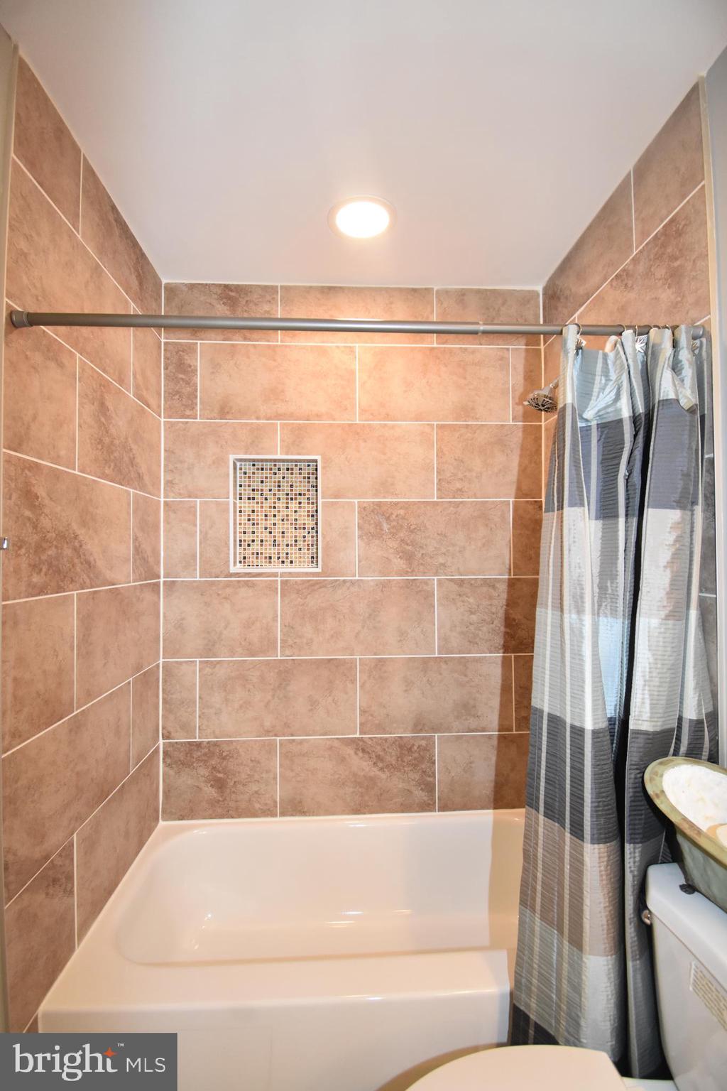 9038 Centerway Road Gaithersburg, MD 20879 - Photo 21 of 32 Full bathroom hallway