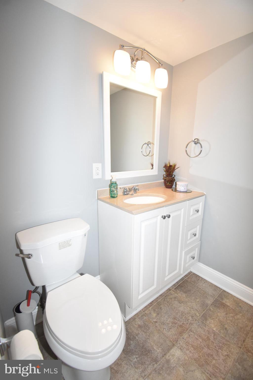 9038 Centerway Road Gaithersburg, MD 20879 - Photo 7 of 32 Half Bathroom