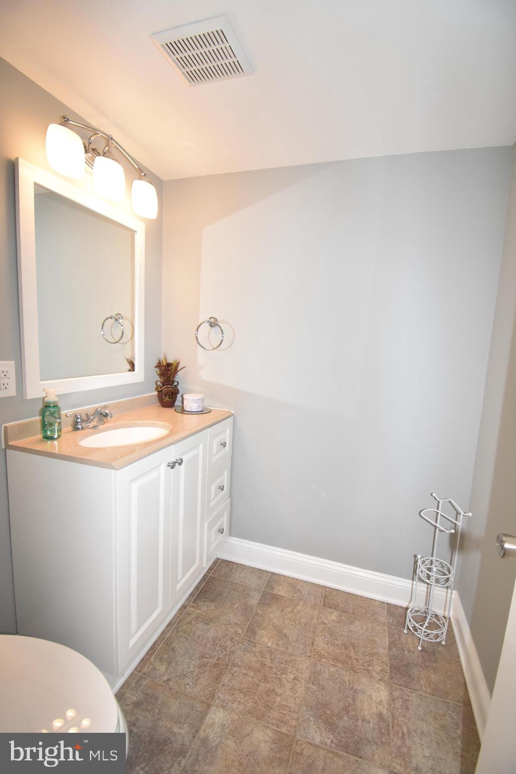 9038 Centerway Road Gaithersburg, MD 20879 - Photo 8 of 32