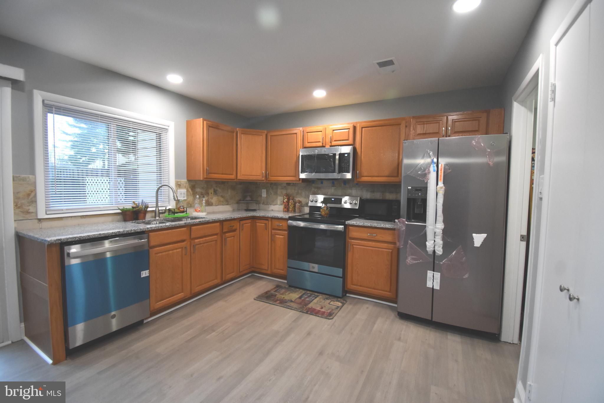 9038 Centerway Road Gaithersburg, MD 20879 - Photo 10 of 32 Kitchen