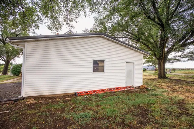 $1,800,000 | 22438 Northwest 2300th Road, Richmond, KS 66080