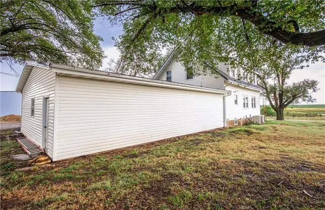 $1,800,000 | 22438 Northwest 2300th Road, Richmond, KS 66080