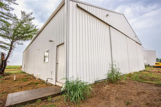 $1,800,000 | 22438 Northwest 2300th Road, Richmond, KS 66080