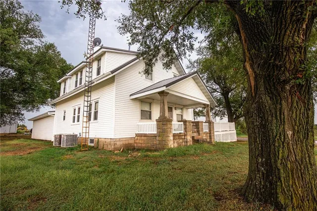 $1,800,000 | 22438 Northwest 2300th Road, Richmond, KS 66080