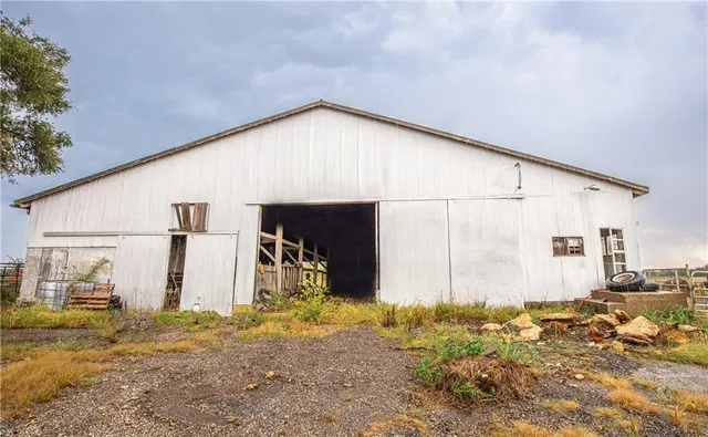 $1,800,000 | 22438 Northwest 2300th Road, Richmond, KS 66080