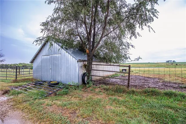 $1,800,000 | 22438 Northwest 2300th Road, Richmond, KS 66080