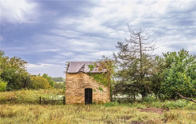 $1,800,000 | 22438 Northwest 2300th Road, Richmond, KS 66080