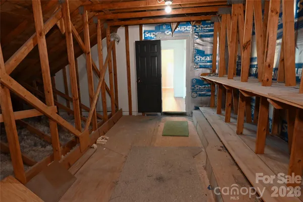 a view of entryway with a front door