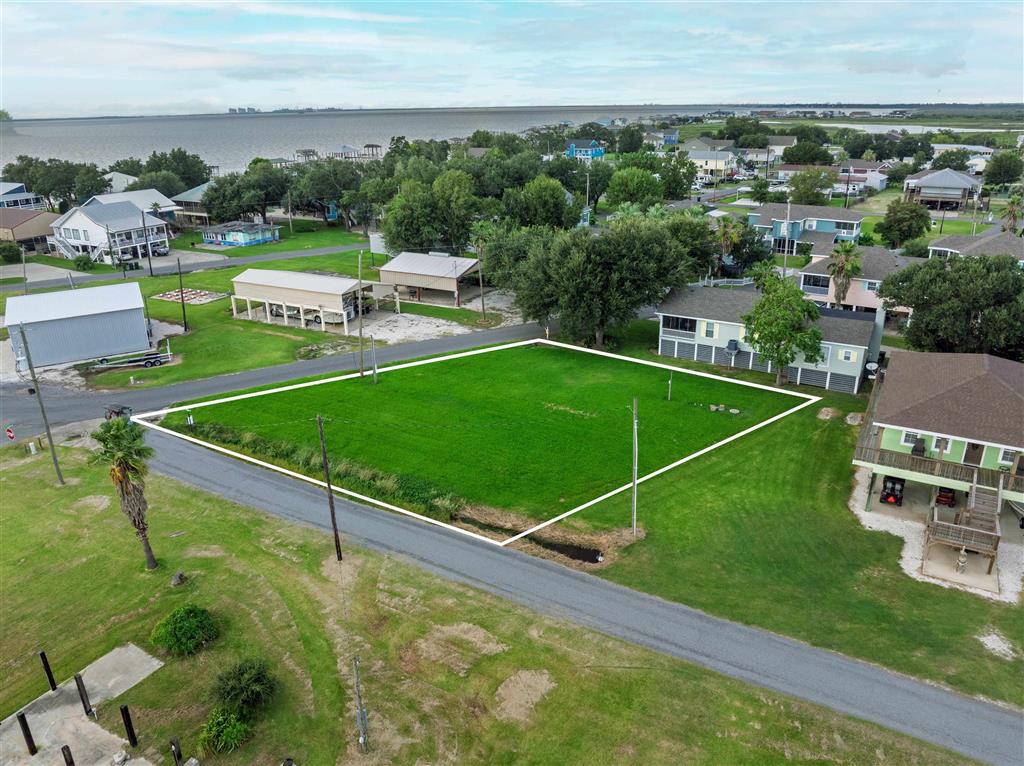 333 Big Lake Street Lake Charles, LA 70607 - Photo 2 of 7