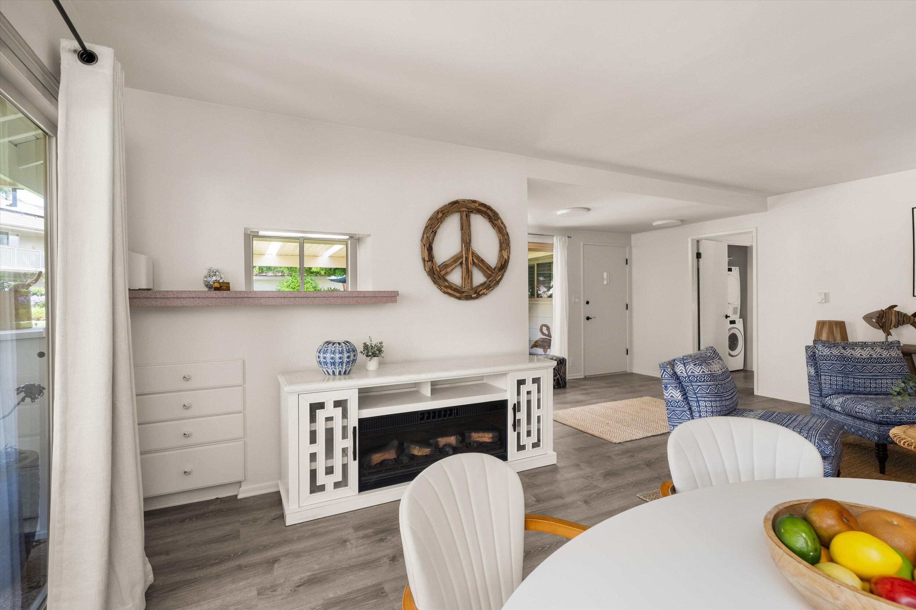 5820 Encina Road, Unit 1 Goleta, CA 93117 - Photo 7 of 21 Living room