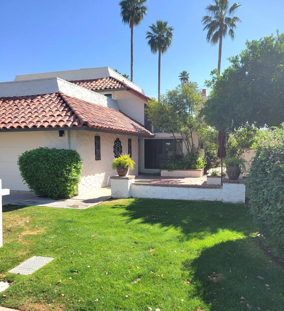 5770 North Scottsdale Road Paradise Valley, AZ 85253 - Photo 1 of 25 a front view of a house with garden