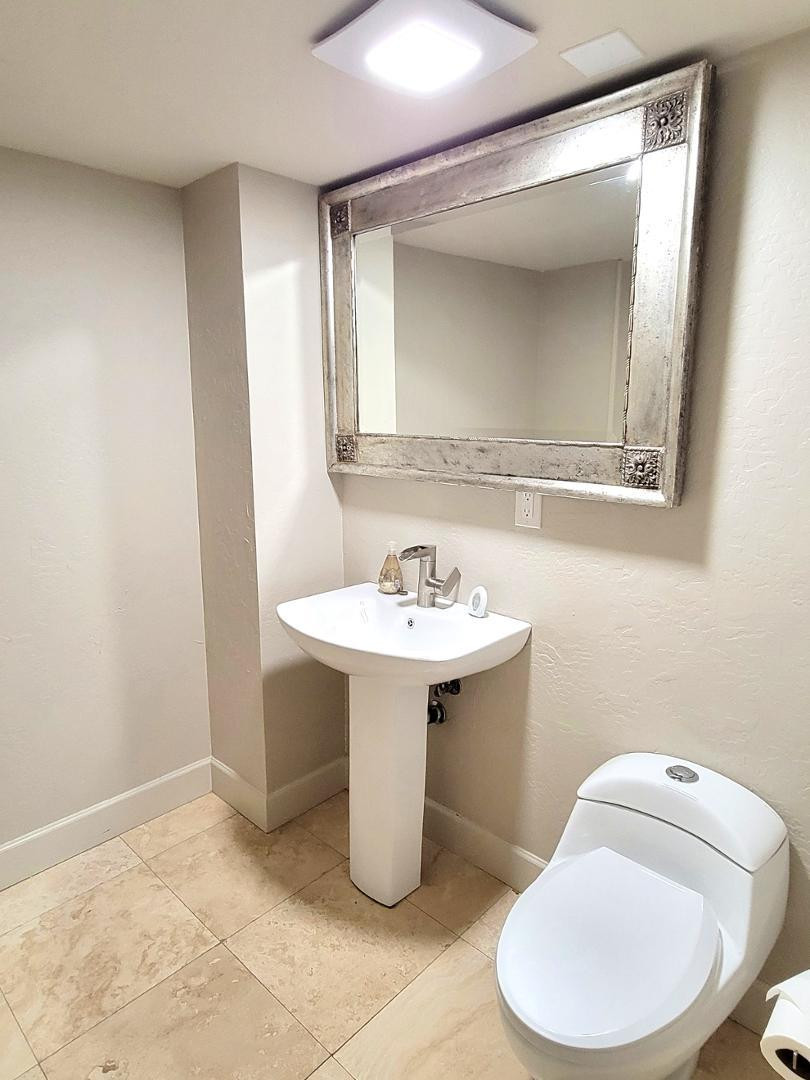 5770 North Scottsdale Road Paradise Valley, AZ 85253 - Photo 20 of 25 a bathroom with a sink toilet and mirror