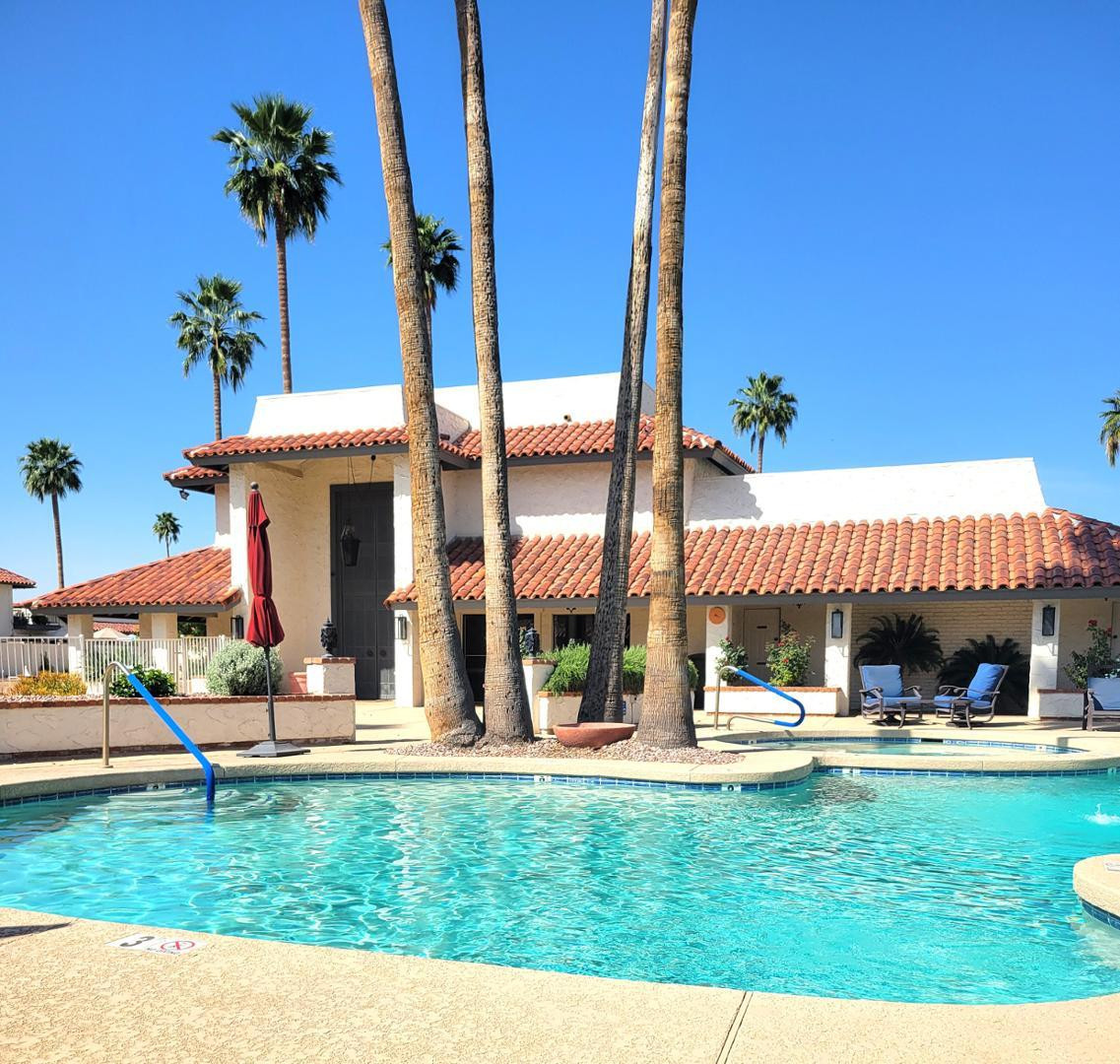 5770 North Scottsdale Road Paradise Valley, AZ 85253 - Photo 25 of 25 swimming pool with outdoor seating